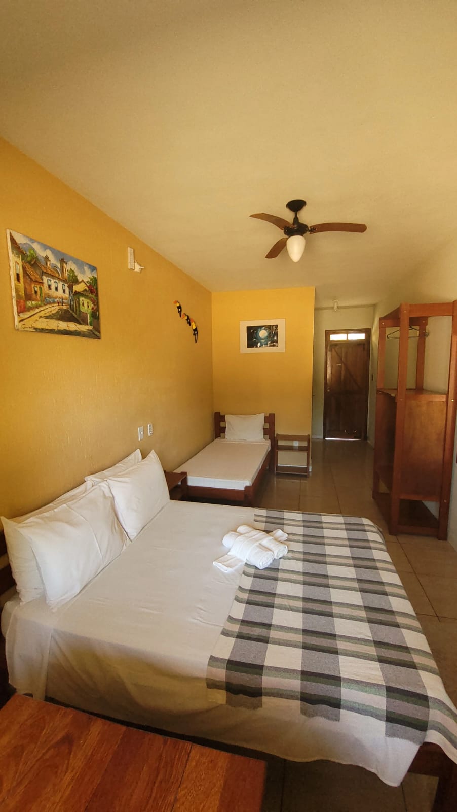 Apartamento amplo com cama de casal e ventilador